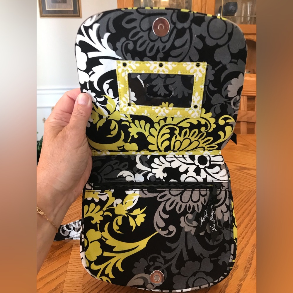 Vera Bradley crossbody in Baroque pattern. - Picture 4 of 7